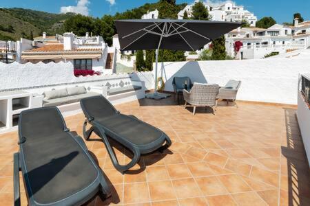 Hermosa Casa Con Terraza E Increibles Vistas Al Mar Y La Montana Nerja Extérieur photo