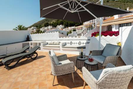 Hermosa Casa Con Terraza E Increibles Vistas Al Mar Y La Montana Nerja Extérieur photo